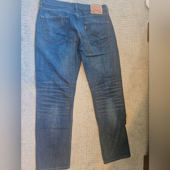 Men's Levi Jeans - Picture 2 of 3